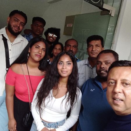 Vino Villa Tourists & Local Accommodations - 24 Hrs Kandy Bagian luar foto
