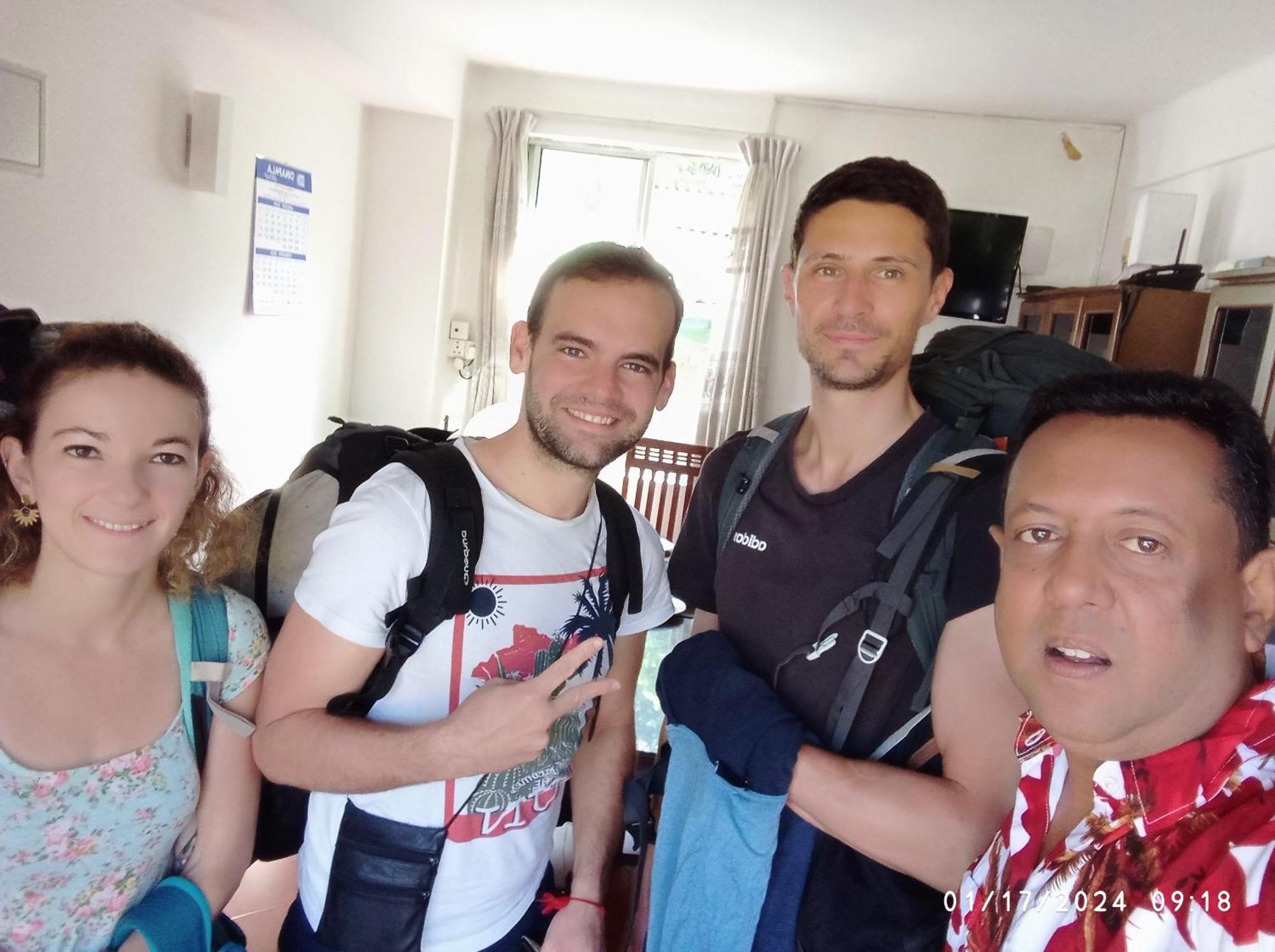 Vino Villa Tourists & Local Accommodations - 24 Hrs Kandy Bagian luar foto