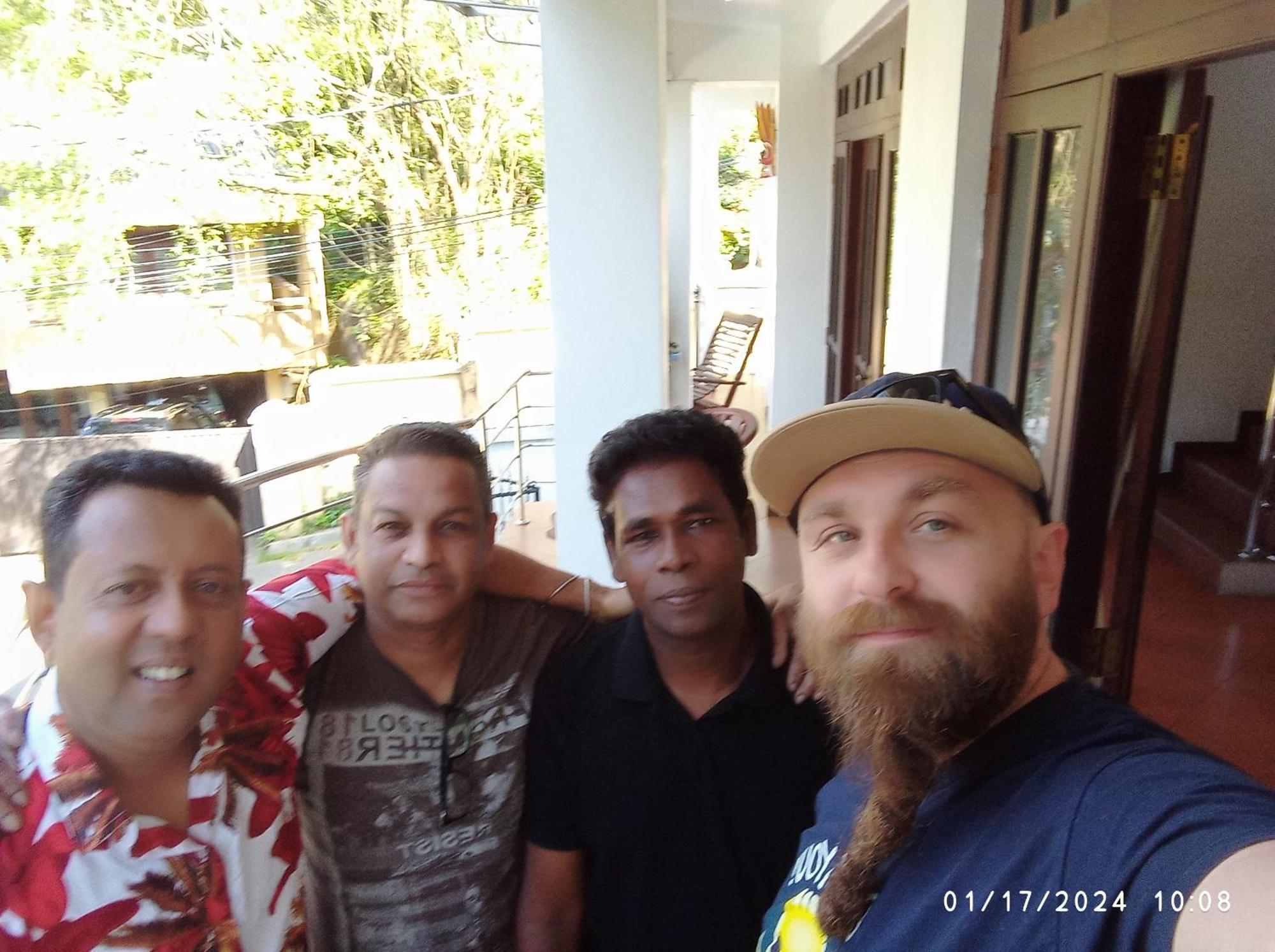 Vino Villa Tourists & Local Accommodations - 24 Hrs Kandy Bagian luar foto