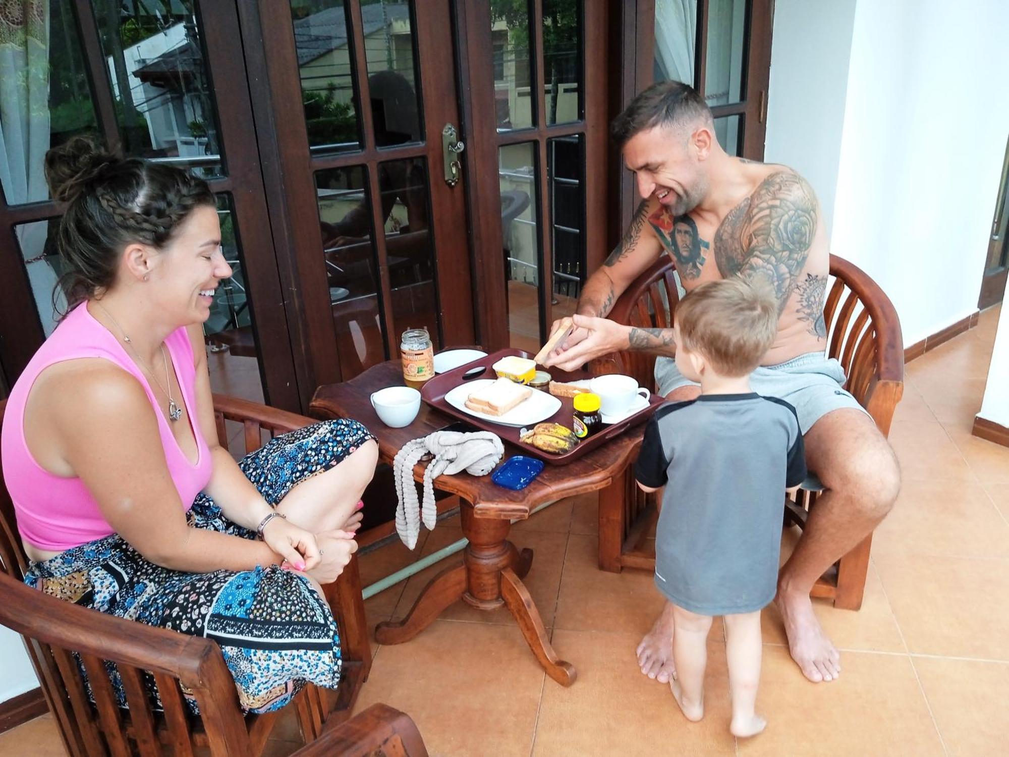 Vino Villa Tourists & Local Accommodations - 24 Hrs Kandy Bagian luar foto