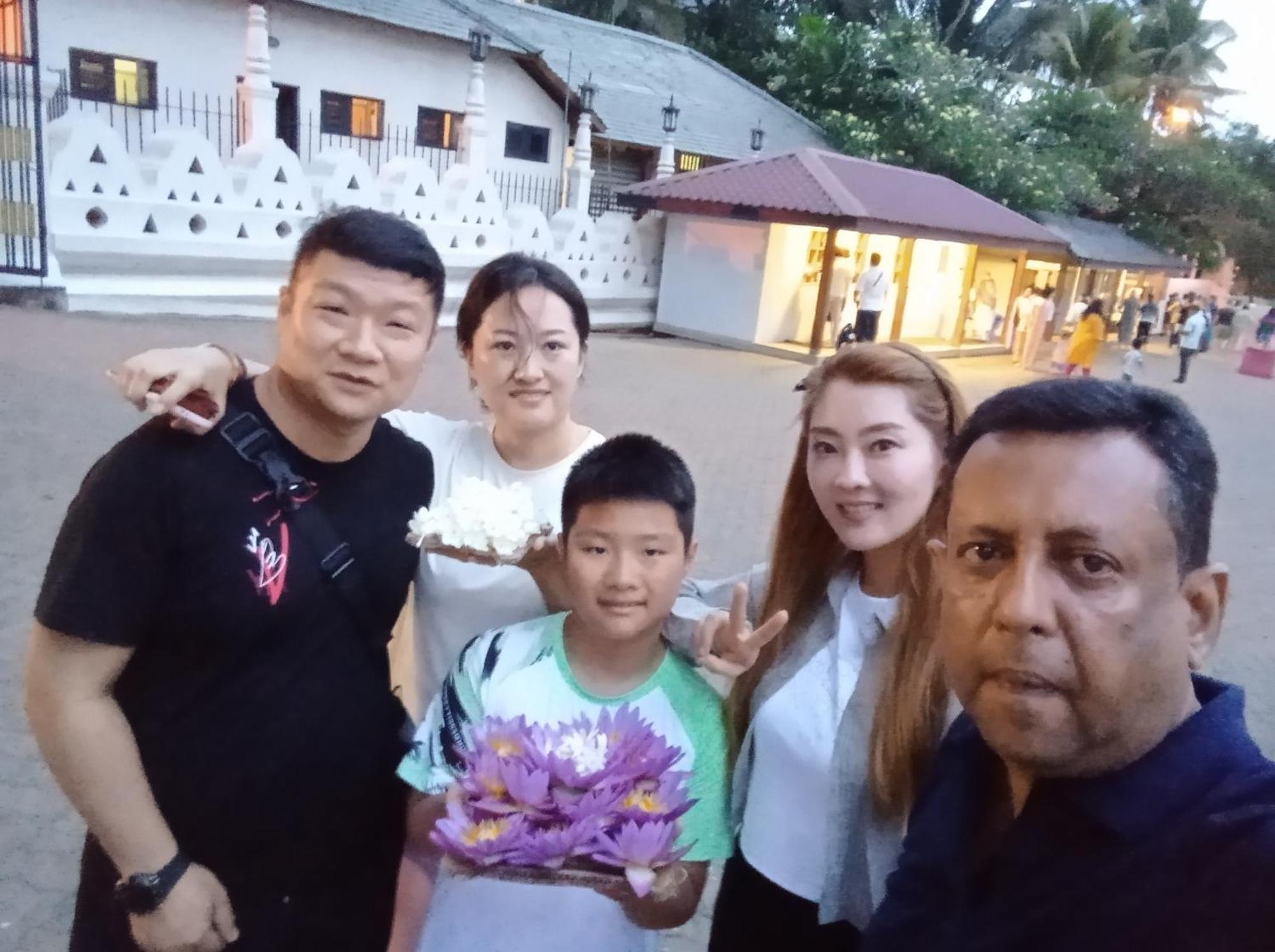 Vino Villa Tourists & Local Accommodations - 24 Hrs Kandy Bagian luar foto