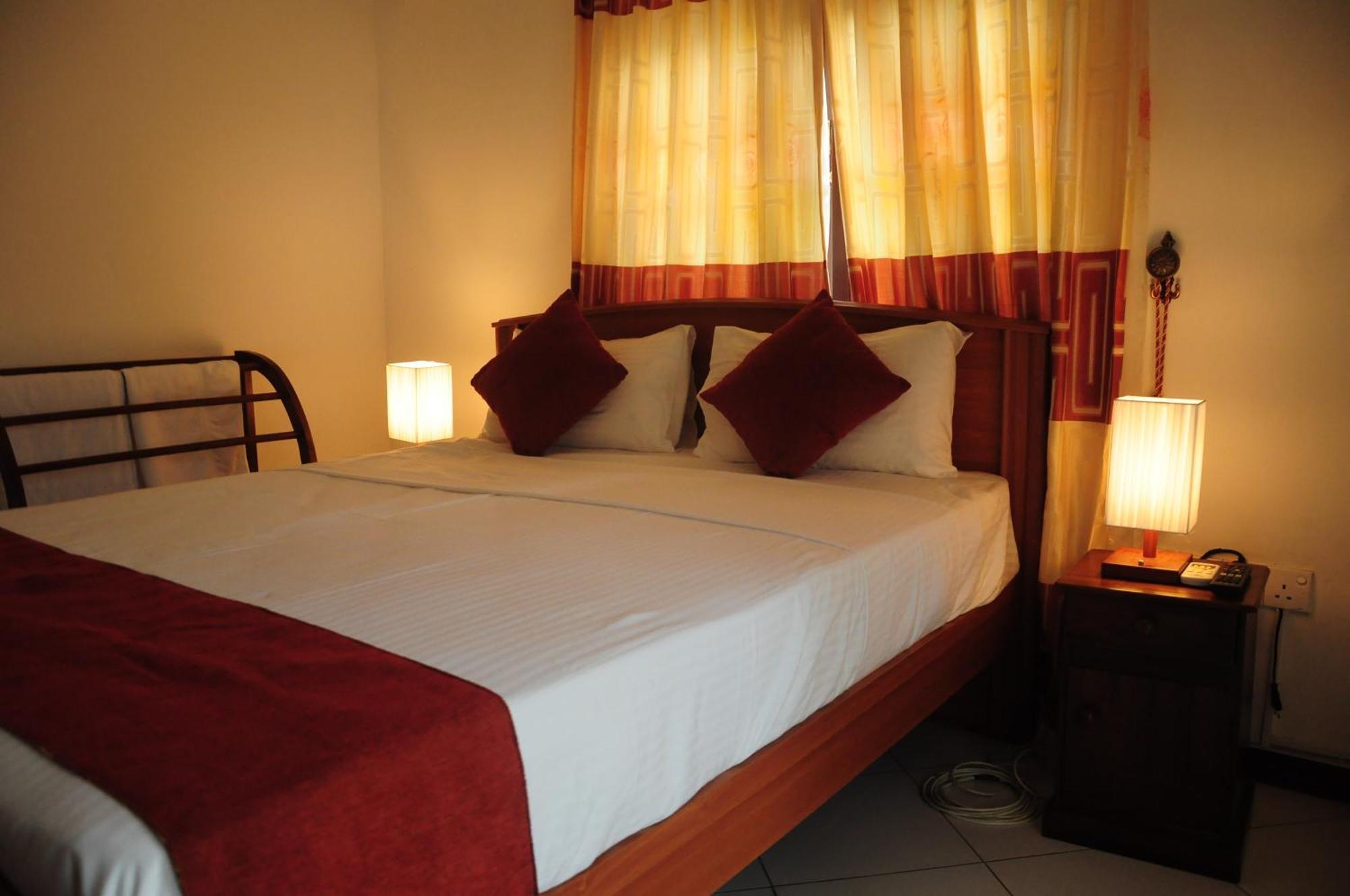 Vino Villa Tourists & Local Accommodations - 24 Hrs Kandy Bagian luar foto